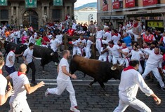 Πέντε τραυματίες στις ταυροδρομίες της Παμπλόνα, αλλά κανείς από κέρατα ταύρου