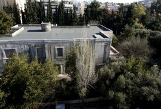 Περπατώντας αυτές τις μέρες στον κήπο της Βίλας Ιόλα: Let's Supper, Mr. Iolas | Resurrection RE