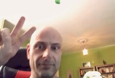 Τον καιρό της πανδημίας. Μια selfie από τον Θοδωρή Αντωνόπουλο