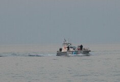 Πέραμα: Ανήλικος έπεσε στη θαλάσσα για να αποφύγει αστυνομικό έλεγχο - Σε εξέλιξη έρευνες εντοπισμού του