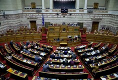 Βουλή: Αποχώρησαν ΚΚΕ, ΜέΡΑ25 και Ελληνική Λύση - Δεν θα ψηφίσουν για Παπαγγελόπουλο