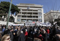 «Όχι άλλες φυλακές ψυχών» -Συγκέντρωση διαμαρτυρίας στο ΥΠΕΣ για το μεταναστευτικό