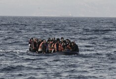 Associated Press: Η Ελλάδα σχεδιάζει πλωτό φράγμα για να ανακόψει πρόσφυγες και μετανάστες στο Αιγαίο