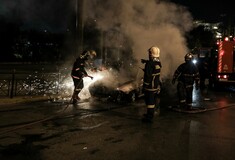 Χωρίς τέλος οι εμπρησμοί στην Αθήνα: Έκαψαν αυτοκίνητα στο Κολωνάκι