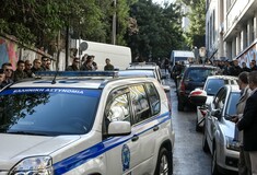 Καταγγελία ΚΕΕΡΦΑ: Η αστυνομία φιμώνει φωτορεπόρτερ στην κατάληψη στέγης προσφύγων