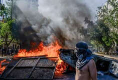 Νύχτα επεισοδίων και διαδηλώσεων στη Χιλή - Δεν έπεισε ο ανασχηματισμός της κυβέρνησης Πινιέρα