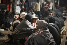 Σε πλοία ΜΚΟ σχεδόν 500 μετανάστες, ψάχνουν λιμάνι να αποβιβαστούν