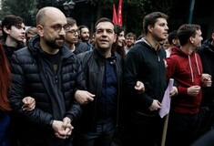 ΝΔ: O Τσίπρας θέλει να καπηλευτεί το χθεσινό συλλαλητήριο - Ας κάνει δική του διαδήλωση να δούμε πόσους θα μαζέψει