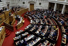 Βουλή: Εγκρίθηκε το ν/σ για την ψήφο των απόδημων Ελλήνων - Ιστορική πλειοψηφία με 288 «ναι»