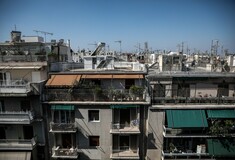 Οι θεσμοί πιέζουν την Αθήνα να μπει τέλος στην προστασία της α΄ κατοικίας