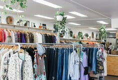 Πώς να αγοράζετε second-hand και vintage ρούχα: Χρήσιμα tips για σωστό «thrifting»