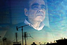 Ο Θανάσης Βαλτινός αφηγείται τη ζωή του στη LIFO