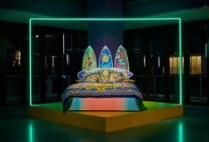 South Beach Stories: Το εντυπωσιακό installation της Sasha Bikoff για τον οίκο Versace