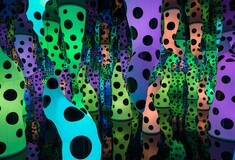 10 εικόνες από τα Infinity Rooms της Yayoi Kusama για να τριπάρεις εντελώς