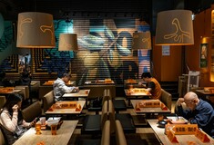 Το κενό ανάμεσά μας: Πώς θα τρώμε όταν ανοίξουν τα εστιατόρια - Το παράδειγμα του Χονγκ Κονγκ δείχνει το μέλλον