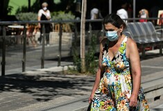 Κορωνοϊός: Εξετάζεται η χρήση μάσκας παντού - Οι ανησυχίες των ειδικών