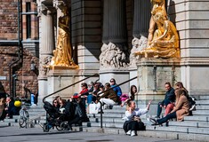 Κορωνοϊός: «Το πλήρωσαν οι ηλικιωμένοι» - Οργή στη Σουηδία