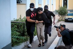 Επίθεση με βιτριόλι: Τα «λάθη» που οδήγησαν στην 35χρονη - Η δεύτερη κλήση με τηλεκάρτα και το αίτημα φιλίας