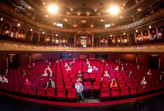 Η όπερα την εποχή της κοινωνικής απόστασης - Εικόνες από την Όπερα του Βισμπάντεν που μόλις άνοιξε ξανά