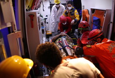 Σεισμός - Τουρκία: Τουλάχιστον 24 νεκροί, 40 εγκλωβισμένοι και πάνω από 800 τραυματίες