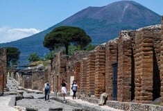 Καναδή τουρίστρια επέστρεψε κλεμμένα αντικείμενα από την Πομπηία «επειδή ήταν καταραμένα»