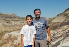 Ένας 12χρονος ανακάλυψε τυχαία σπάνιο σκελετό δεινοσαύρου - Έκανε βόλτα με τον πατέρα του