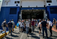 Κορωνοϊός: Εντολή για τεστ στα λιμάνια του Πειραιά και της Ραφήνας - Σε ταξιδιώτες που επιστρέφουν από διακοπές