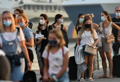 Αυξημένη κίνηση στα λιμάνια εν όψει Δεκαπενταύγουστου - Με μάσκα και αποστάσεις η έξοδος