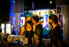 Νέα μέτρα για τον κορωνοϊό: Τι ισχύει από σήμερα - Οι περιορισμοί σε μπαρ και κέντρα διασκέδασης