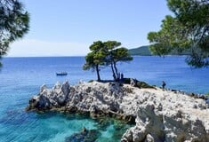 Travel + Leisure: Η Σκόπελος στα 30 κορυφαία «μυστικά νησιά» του κόσμου