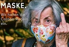 Το Βερολίνο δείχνει το μεσαίο δάχτυλο σε όσους δεν φορούν μάσκα- Η διαφορετική καμπάνια