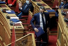 Μητσοτάκης για Πολυτεχνείο: Ρισκάρετε να μετατρέψετε μια πορεία τιμής σε πορεία προς τις ΜΕΘ- Κουτσούμπας: Δεν ντρέπεστε;