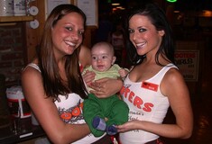 Mωρά στα εστιατόρια Hooters