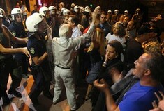 Ελλάδα του 2012: Οι φασίστες χτυπούν και οι αστυνόμοι κοιτούν