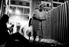 Χειρότερα κι από σκυλιά στην πλατεία Ομονοίας 