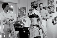 GREEK EROTICA: Ο Βιασμός μιας Παρθένας...
