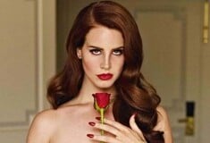 Η Lana Del Rey, γυμνή