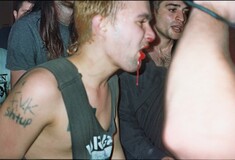 O Alexander Miranda φωτογραφίζει φίλους να κάνουν skate στην αυλή του και διάφορα άλλα τέλεια πράγματα.