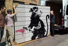 Πού πάνε τα έργα του Banksy όταν εξαφανίζονται;