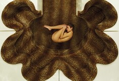 Cattelan και Ferrari φωτογραφίζουν την συλλογή επίπλων του Δάκη Ιωάννου