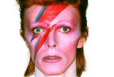 Η συναρπαστική ιστορία του Ziggy Stardust, του ανδρόγυνου ροκ σταρ από το διάστημα