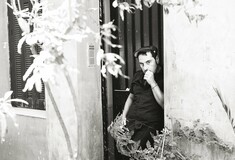 "Φτύνω πάνω στην αρχετυπική ελληνική οικογένεια και τη θρησκεία"