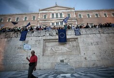 Νέες φωτογραφίες από την αποψινή διαδήλωση υπέρ της παραμονής στην Ευρώπη