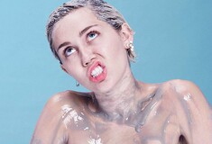 Η Miley Cyrus δεν νιώθει να είναι ούτε κορίτσι, ούτε αγόρι