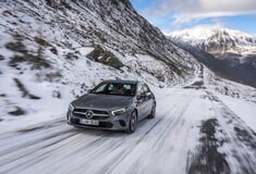 Η Mercedes-Benz A250e ενώνει δύο κόσμους