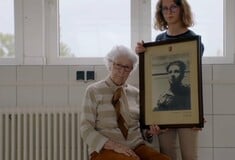 Η 90χρονη Colette επισκέπεται το στρατόπεδο συγκέντρωσης όπου σκοτώθηκε ο αδερφός της