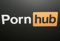 Pornhub: Ομαδική μήνυση από 40 γυναίκες - θύματα trafficking στη μητρική MindGeek