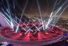 Ο David Guetta «σκαρφάλωσε» στην κορυφή του Burj Al Arab για μία φαντασμαγορική συναυλία - Απολαύσε την