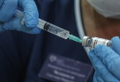 Κορωνοϊός: Άτομα που έχουν εμβολιαστεί πλήρως μπορούν να παραλείψουν την καραντίνα αν εκτεθούν στον ιό
