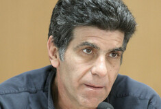 Γιάννης Μπέζος: «Ξέραμε και δεν μιλούσαμε» - Τι του είπε η Παπαχαραλάμπους